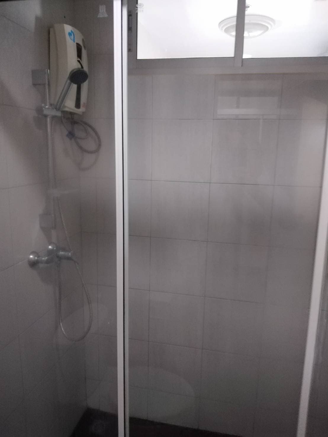 11319 – 301_bathroom.jpg