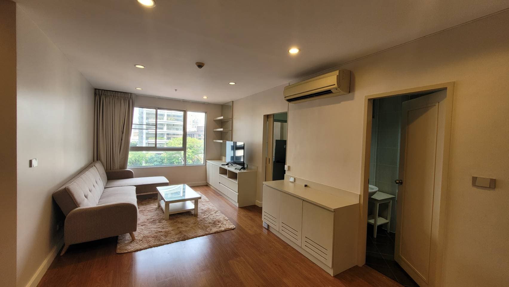 11320 – 103_living_room.jpg