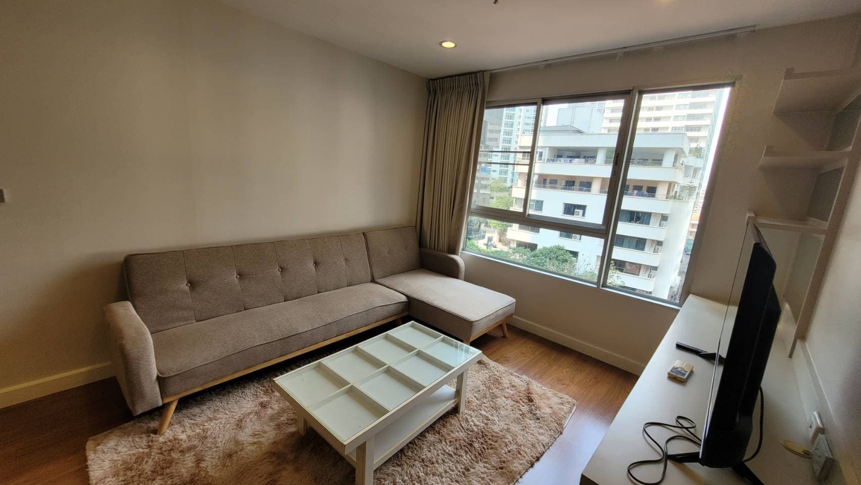 11320 – 104_living_room.jpg