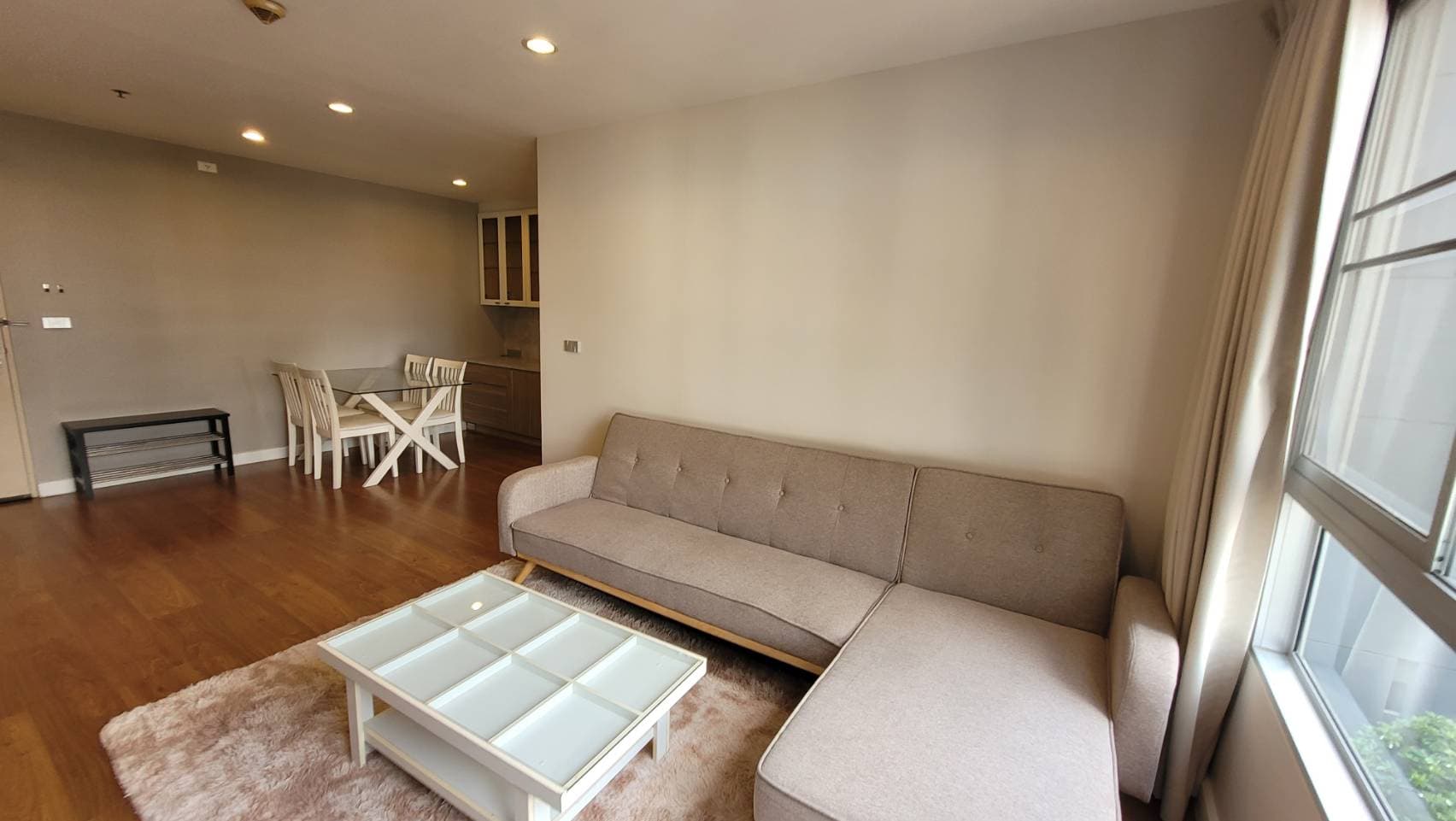 11320 – 106_living_room.jpg