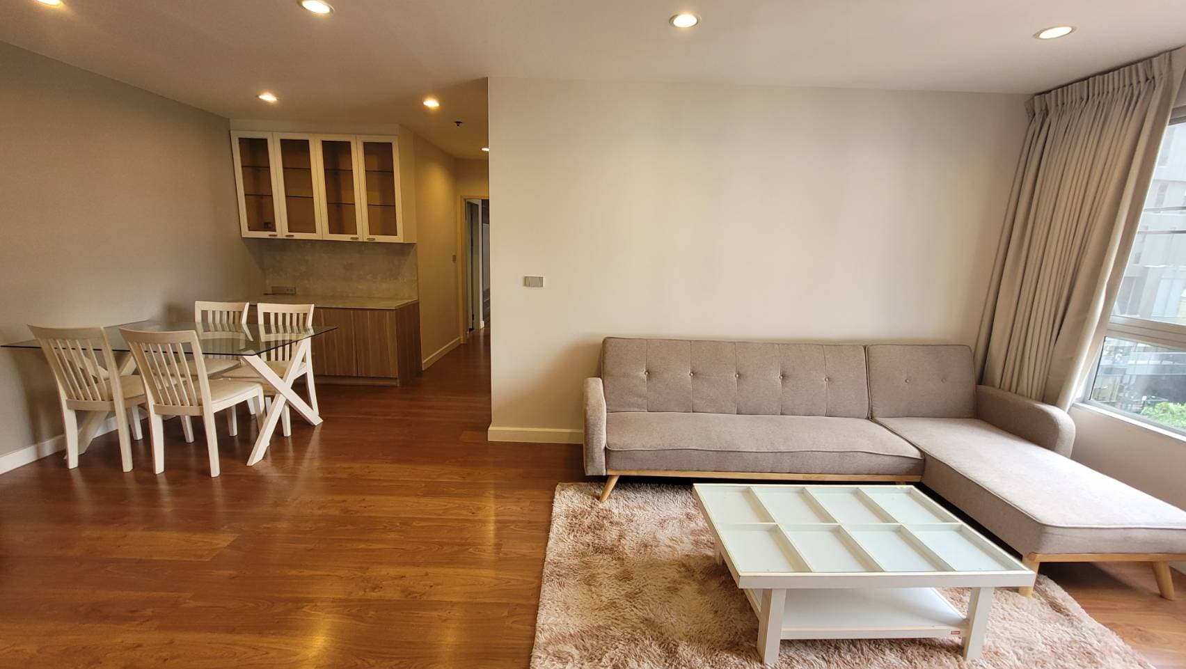 11320 – 107_living_room.jpg