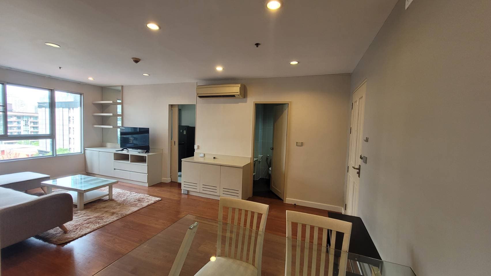 11320 – 108_living_room.jpg