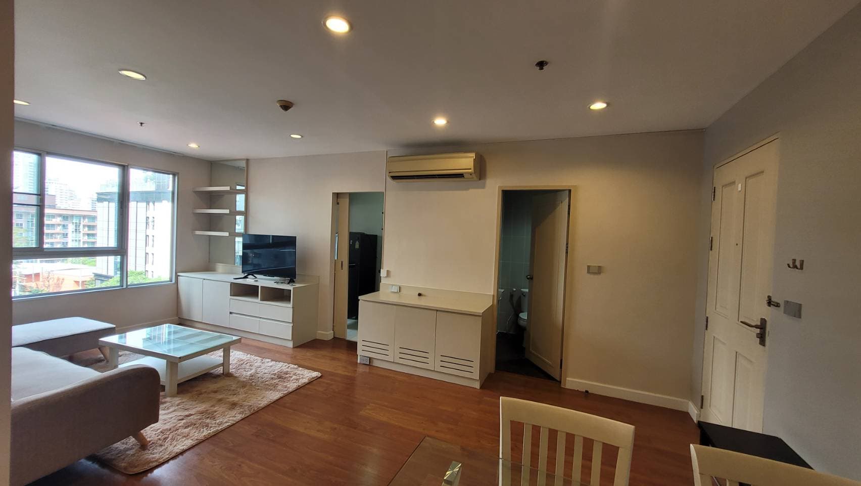 11320 – 109_living_room.jpg