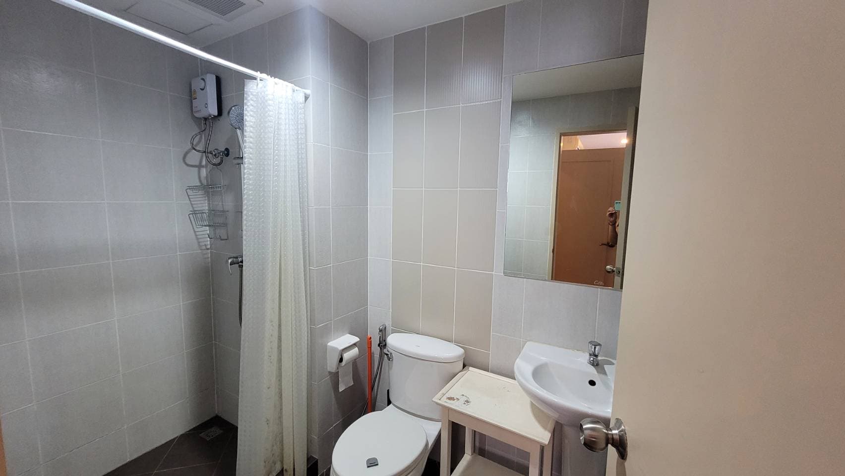 11320 – 303_bathroom.jpg