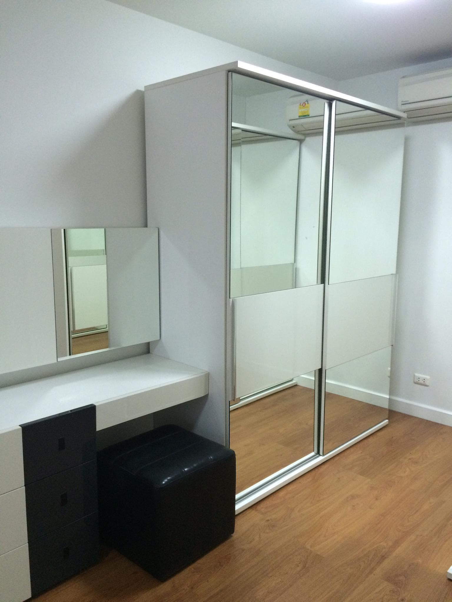 11321 – 301_bathroom.jpg