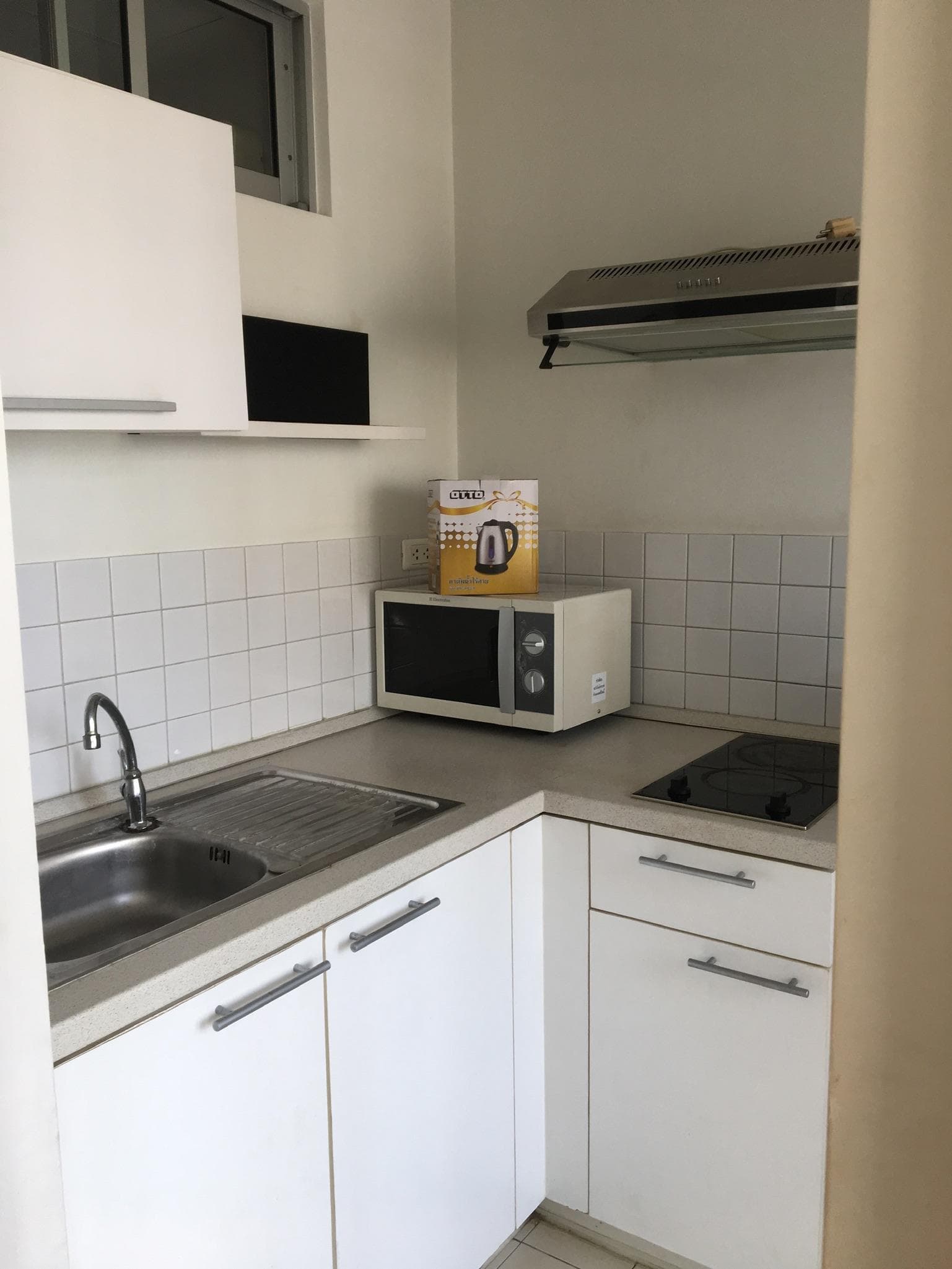 11321 – 402_kitchen.jpg