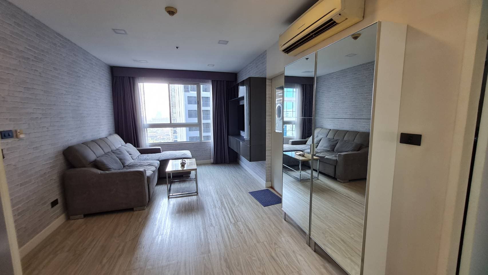 11322 – 102_living_room.jpg