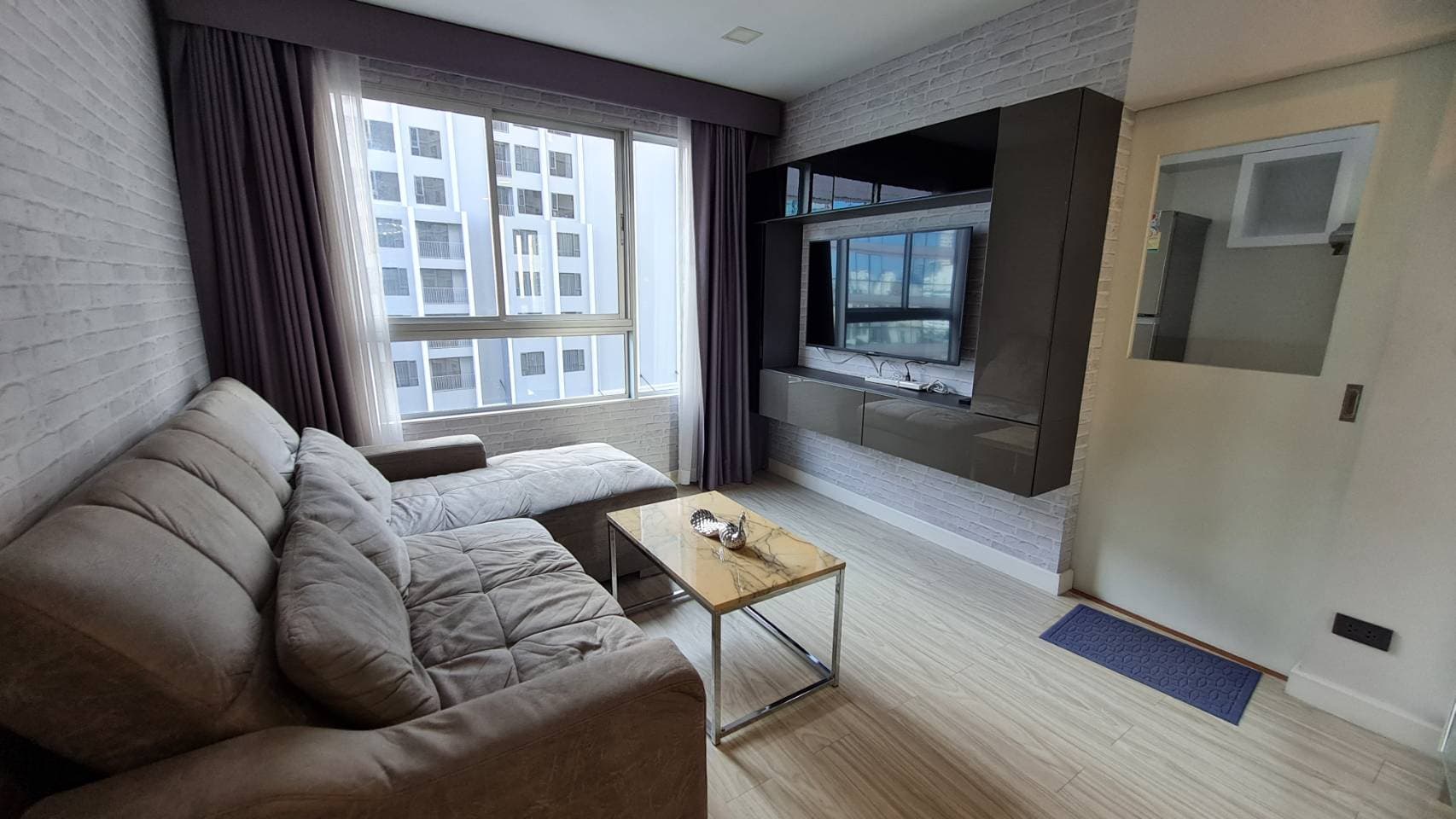 11322 – 103_living_room.jpg