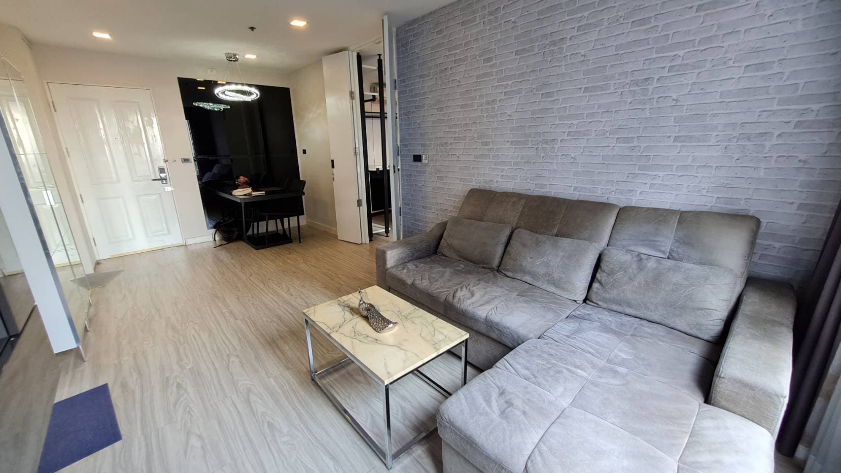 11322 – 104_living_room.jpg