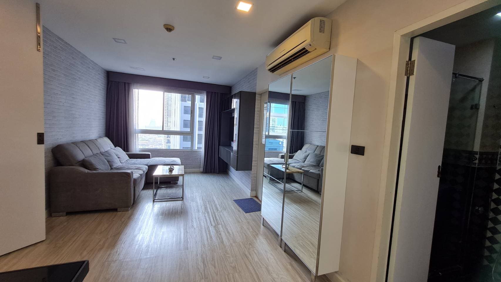 11322 – 105_living_room.jpg