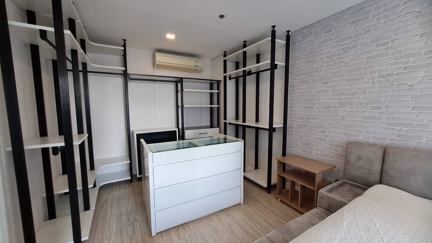 11322 – 106_living_room.jpg