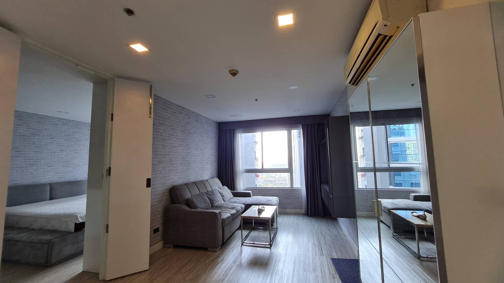 11322 – 107_living_room.jpg