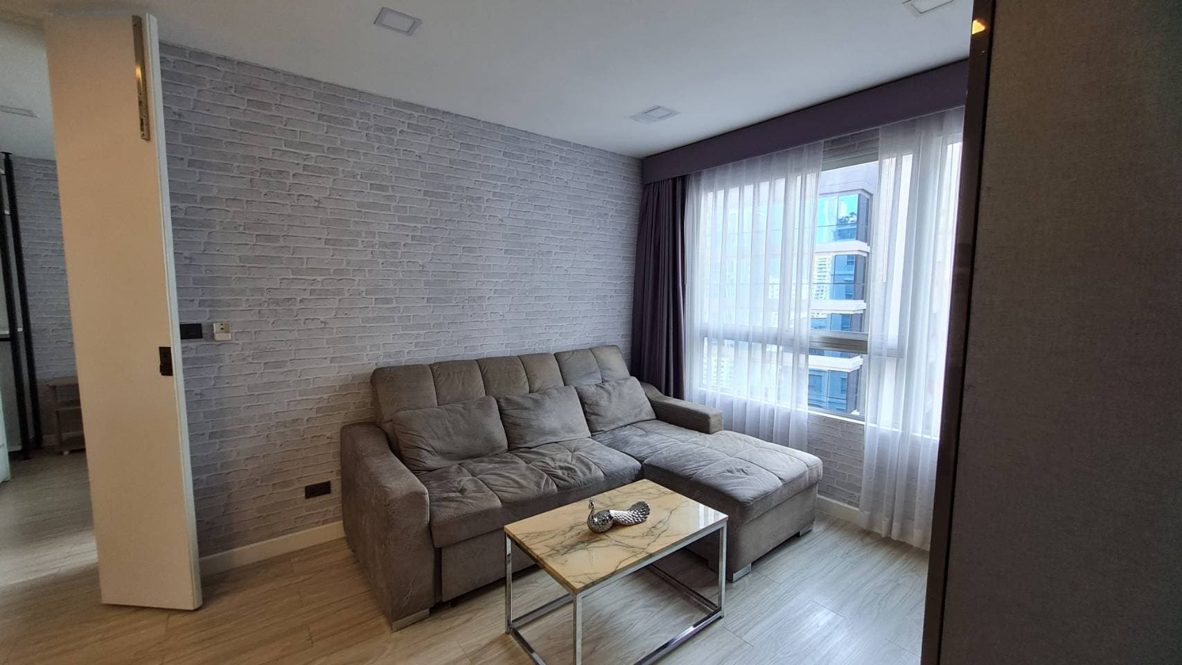 11322 – 109_living_room.jpg