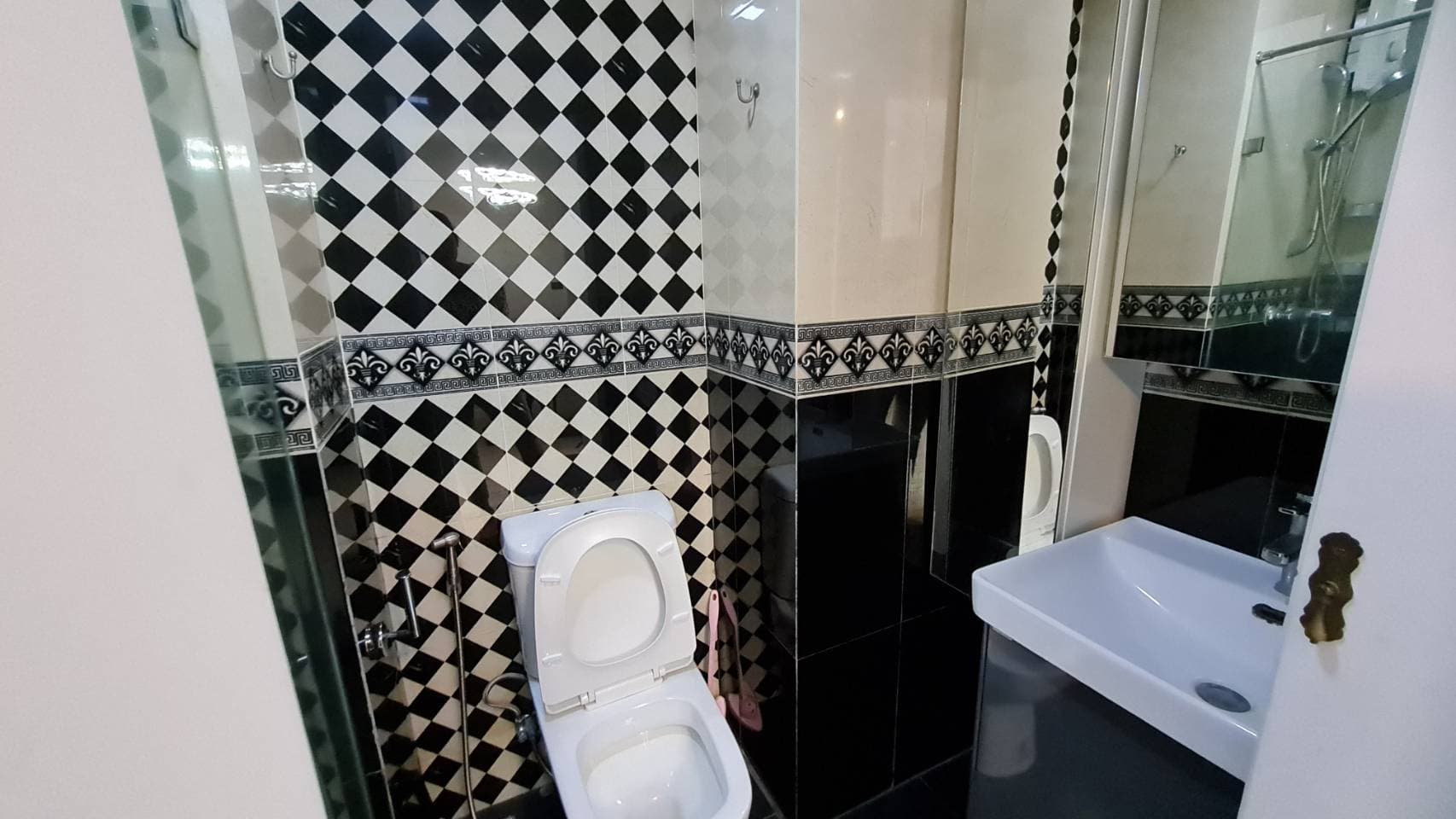 11322 – 301_bathroom.jpg