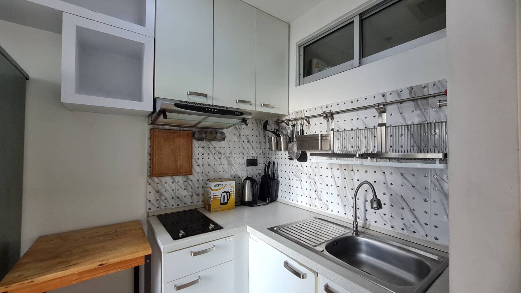 11322 – 402_kitchen.jpg