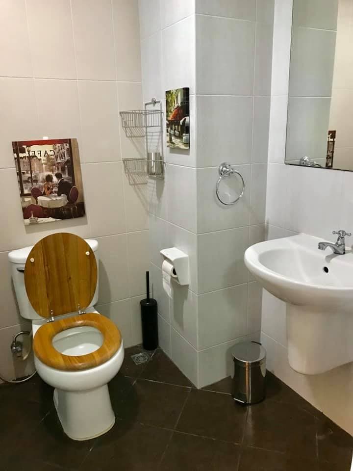 11323 – 301_bathroom.jpg